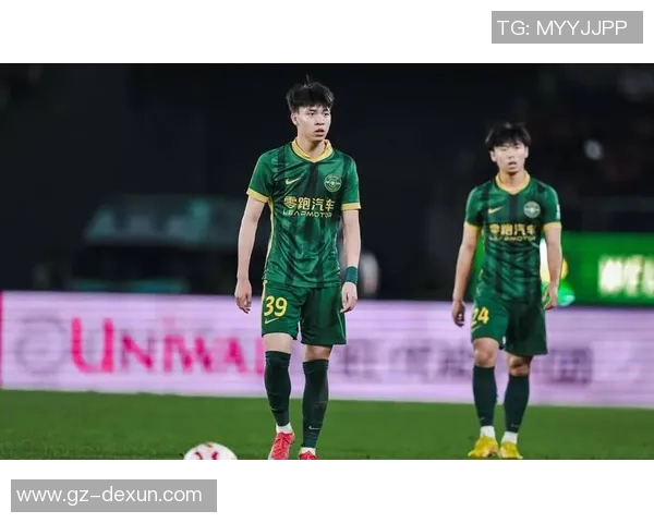 年轻球员崛起足球场上的新星们如何改变比赛格局
