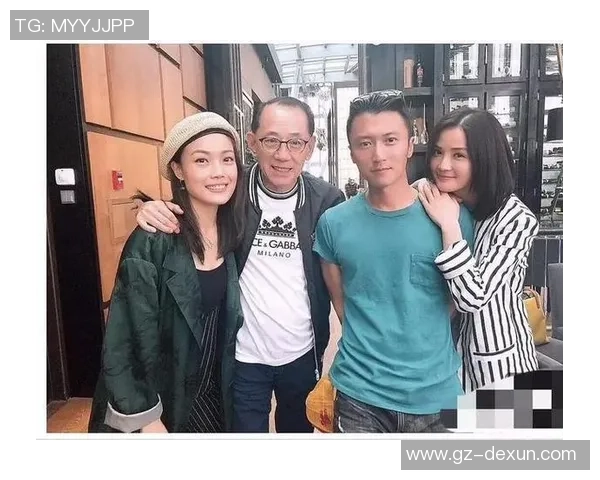 谢霆锋与足球明星亲密合影展现运动员风采与友谊的精彩瞬间 谢霆锋与足球明星亲密合影展现运动员风采与友谊的精彩瞬间