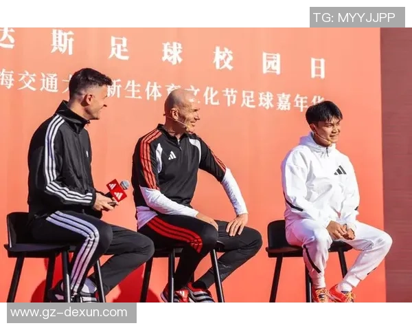 外滩足球明星阵容全景展示精彩瞬间与球员风采合集